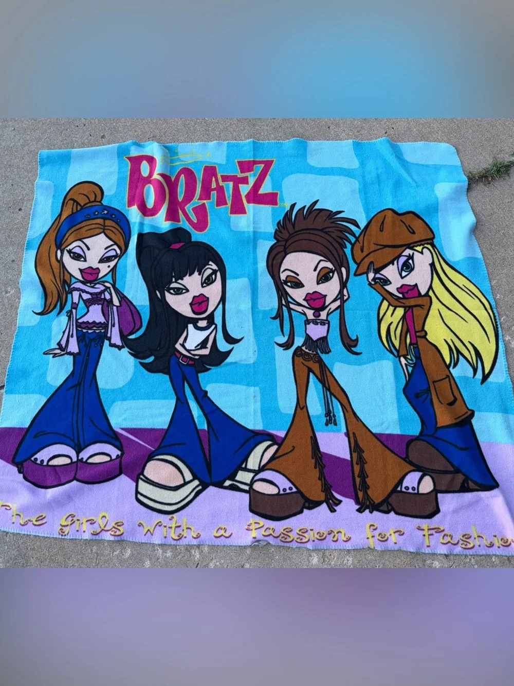 2003 Y2K vintage BRATZ fashion dolls Graphic light weight fleece blanket throw